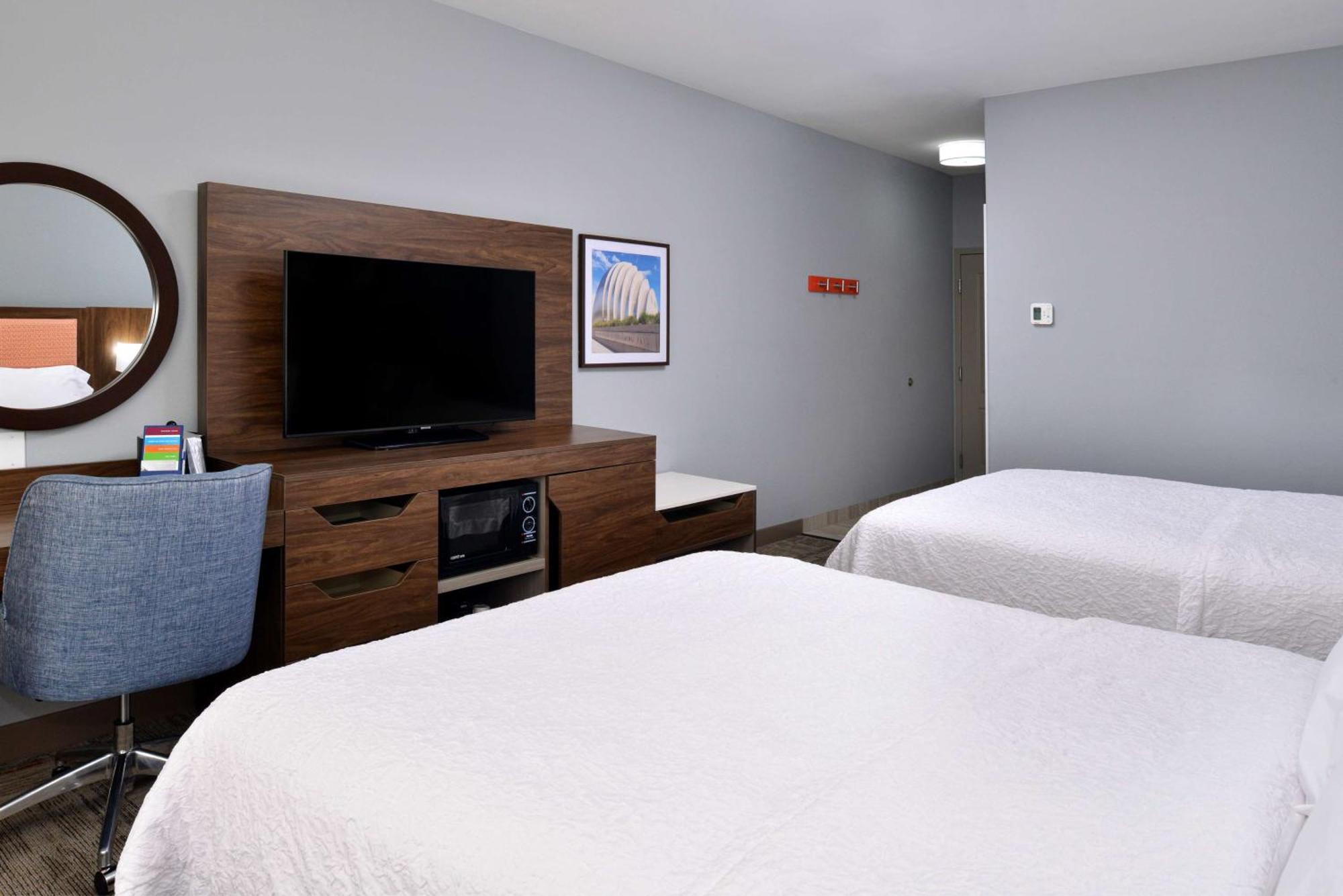 Hampton Inn Kansas City Northeast Exterior photo